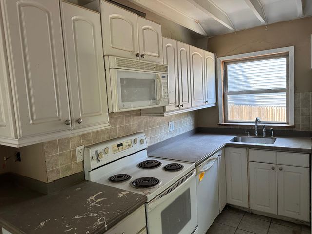 12 Hampton Road, Sound Beach, NY 11789