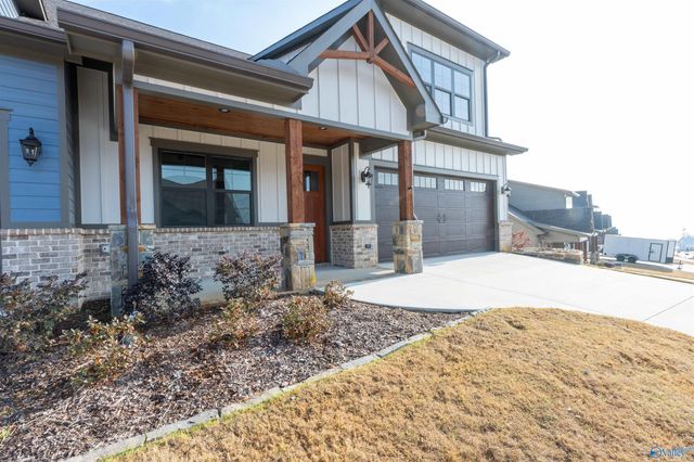 109 Whistling Straits Way, Guntersville, AL 35976