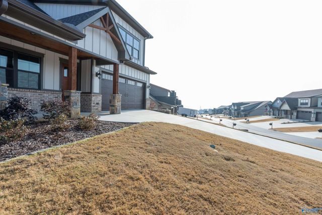 109 Whistling Straits Way, Guntersville, AL 35976