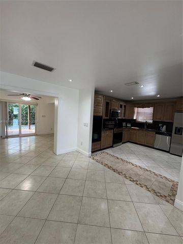 640 N 71st Ter, Hollywood, FL 33024