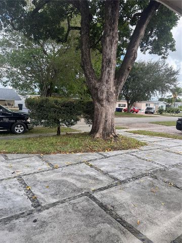 640 N 71st Ter, Hollywood, FL 33024