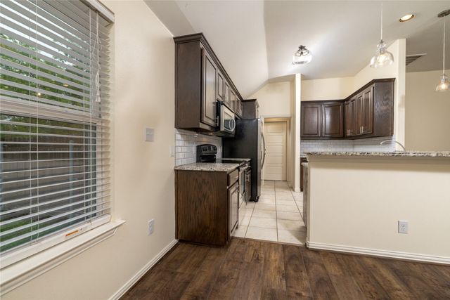 405 Kimbrough Road, Azle, TX 76020