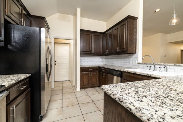 405 Kimbrough Road, Azle, TX 76020