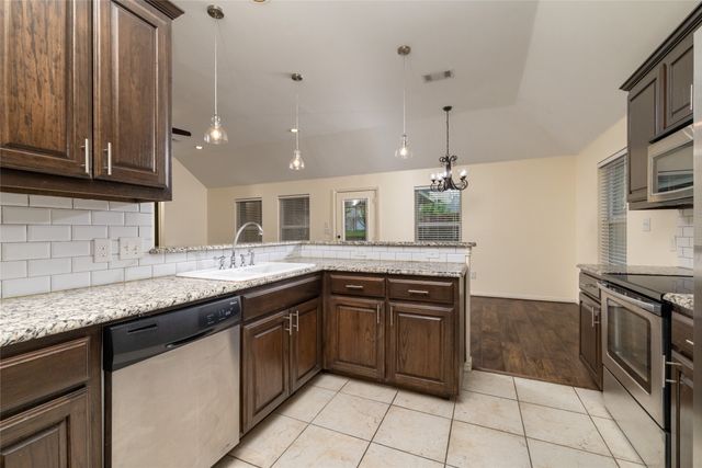 405 Kimbrough Road, Azle, TX 76020