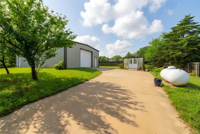 405 Kimbrough Road, Azle, TX 76020