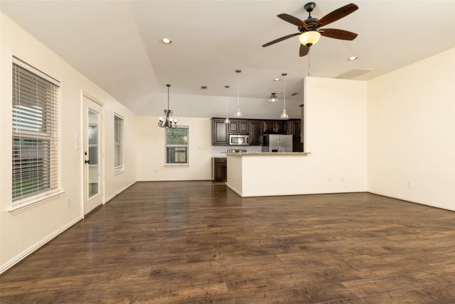 405 Kimbrough Road, Azle, TX 76020