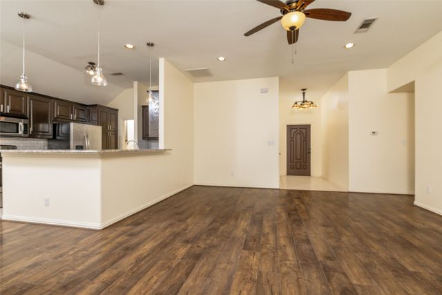 405 Kimbrough Road, Azle, TX 76020