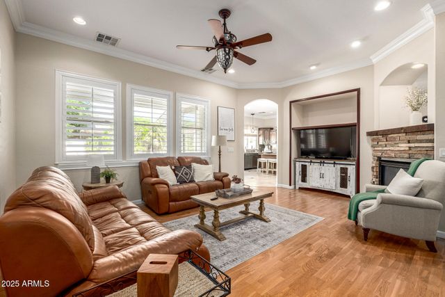 1090 E Elgin Street, Gilbert, AZ 85295