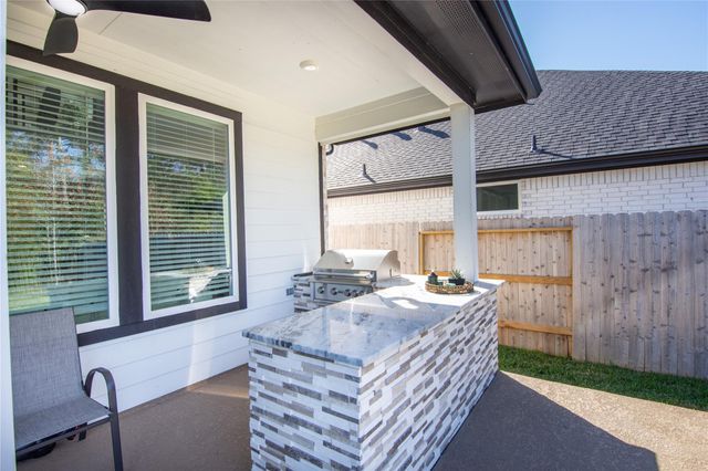 638 Paisley Harbor Court, Conroe, TX 77304