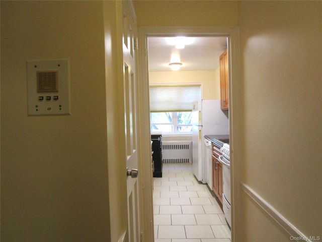 43 N Forest Avenue C-23, Rockville Centre, NY 11570