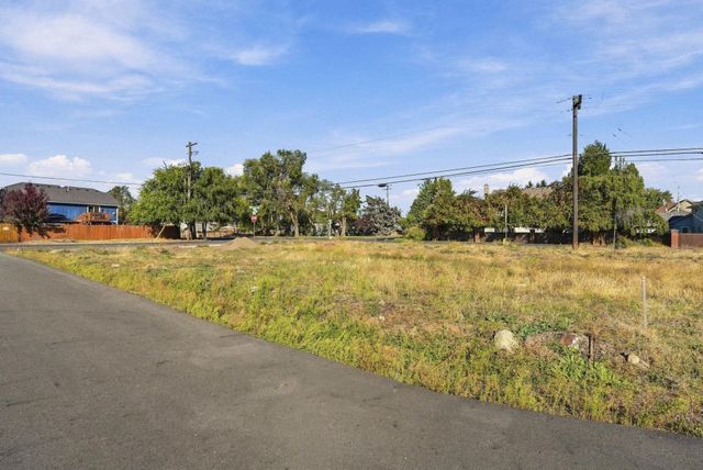 8608 N Panorama Dr, Spokane, WA 99208