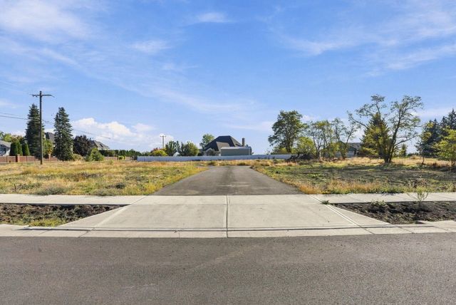 8608 N Panorama Dr, Spokane, WA 99208
