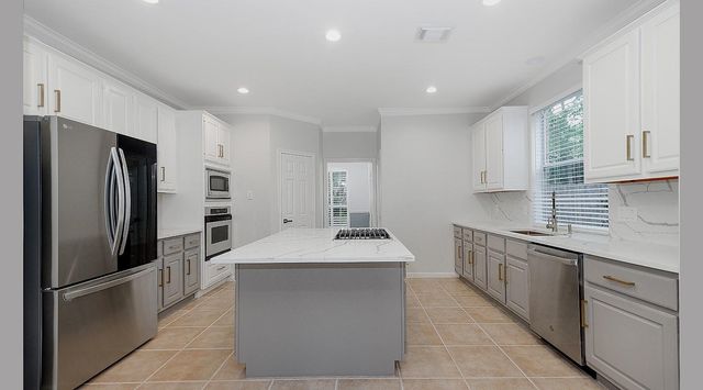 14 Heaven Tree, The Woodlands, TX 77382