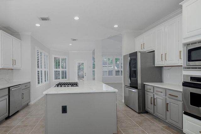 14 Heaven Tree, The Woodlands, TX 77382