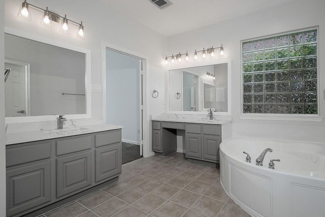14 Heaven Tree, The Woodlands, TX 77382