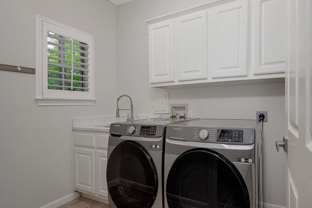 14 Heaven Tree, The Woodlands, TX 77382