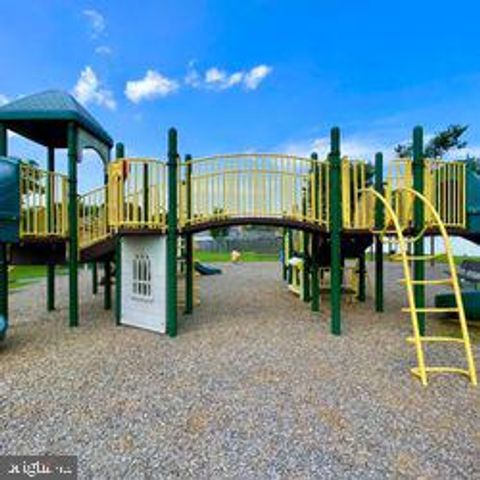 6479 PATUXENT VISTA DR, Alexandria, VA 22312