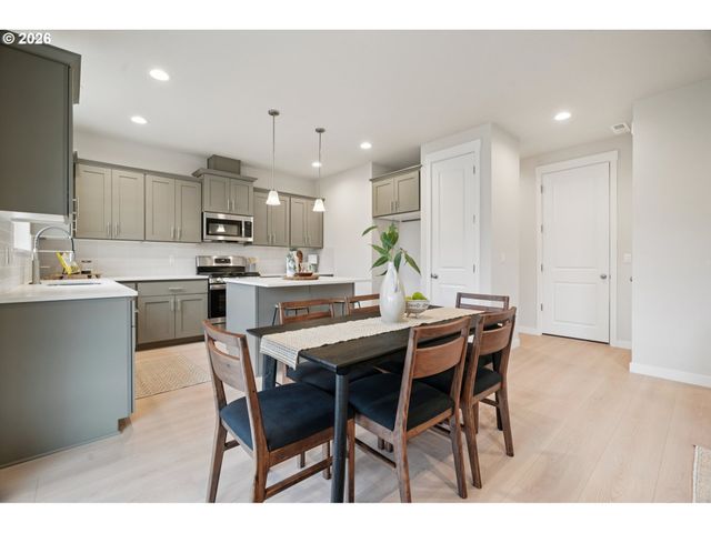 24411 Sw WHITE OAK Ter, Sherwood, OR 97140