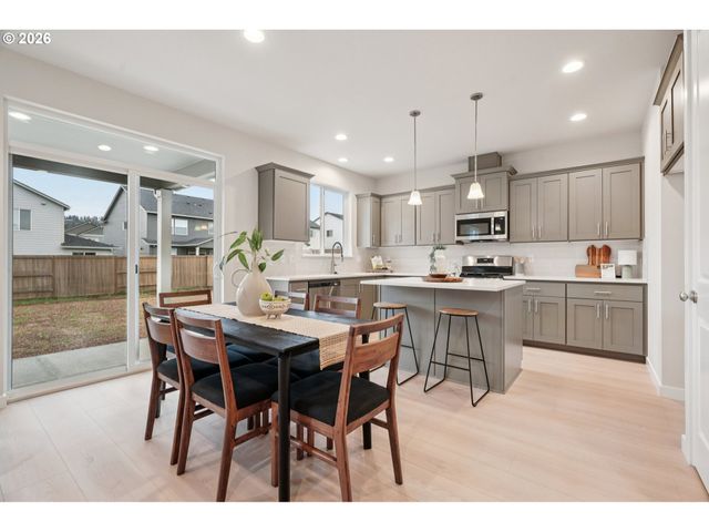 24411 Sw WHITE OAK Ter, Sherwood, OR 97140