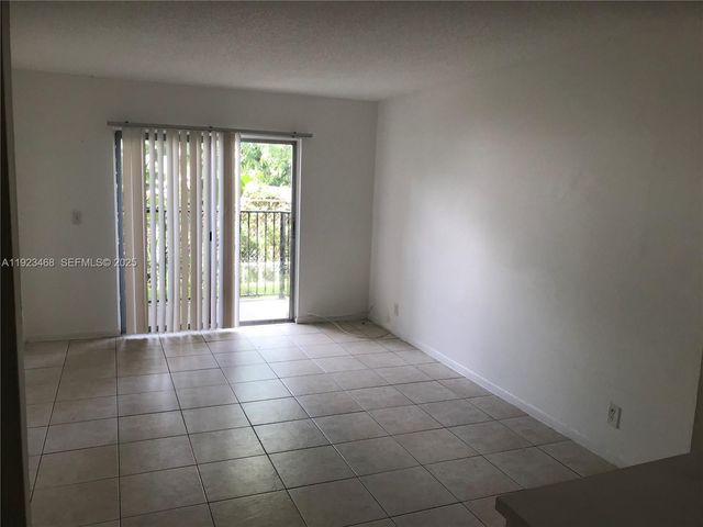 206 NE 3rd St 10, Hallandale Beach, FL 33009