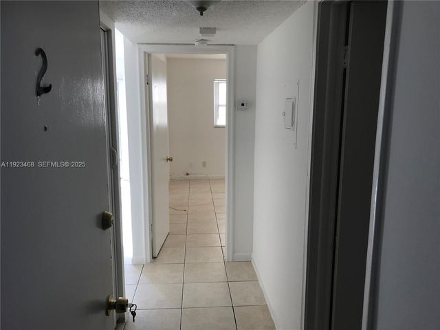 206 NE 3rd St 10, Hallandale Beach, FL 33009