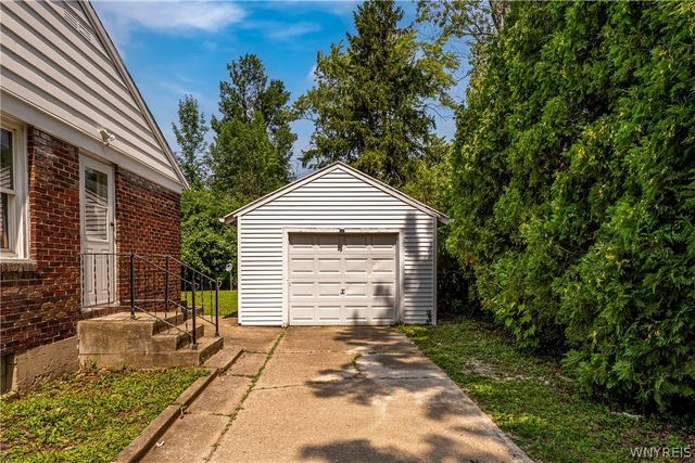 41 Jasper Drive, Amherst, NY 14226