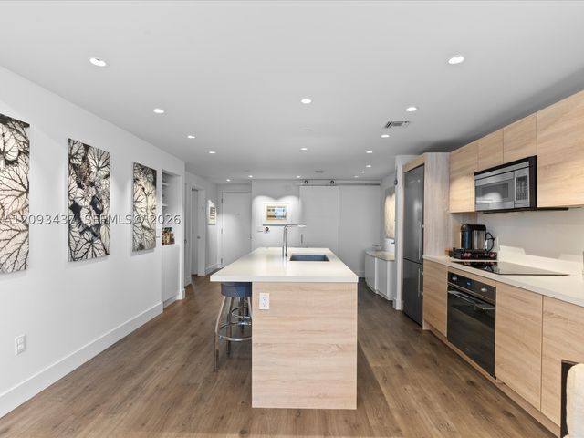 16385 Biscayne Blvd 3103, North Miami Beach, FL 33160