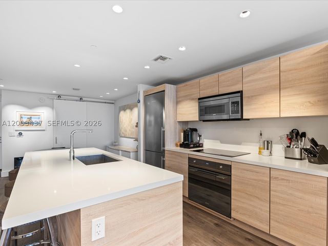 16385 Biscayne Blvd 3103, North Miami Beach, FL 33160
