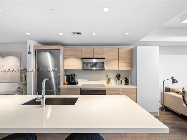 16385 Biscayne Blvd 3103, North Miami Beach, FL 33160