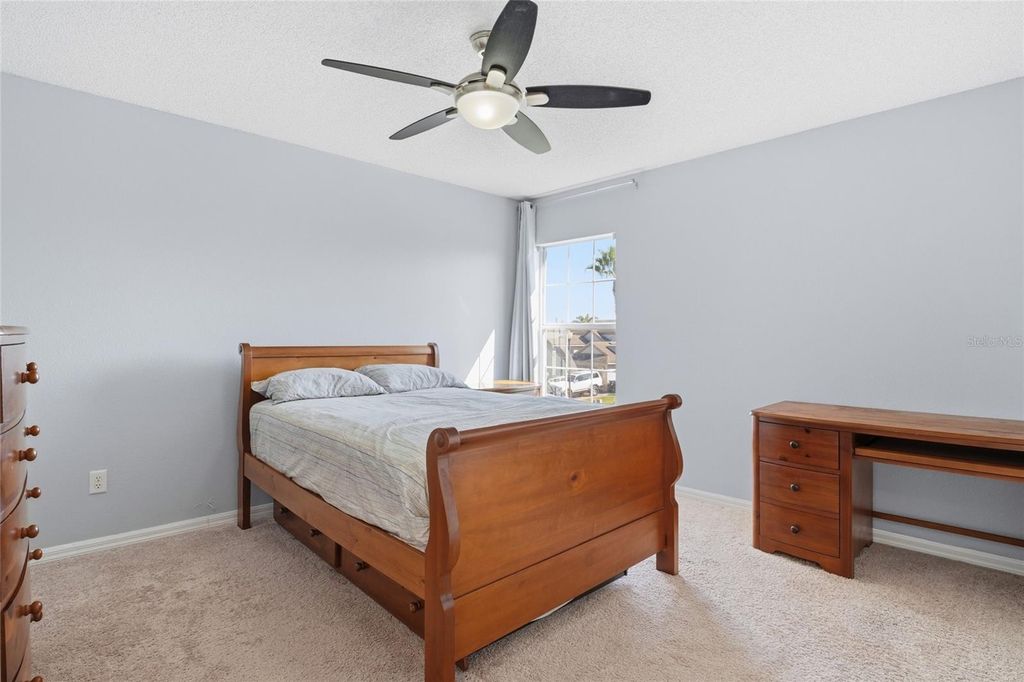 Image 20 of property listing at 930 OAK CHASE DRIVE, Orlando, FL 32828