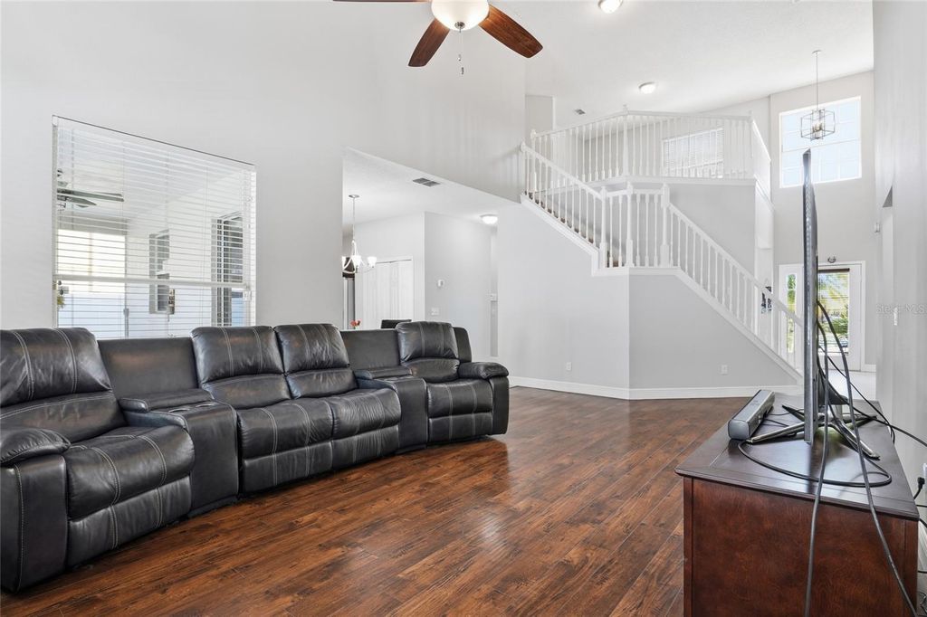 Image 5 of property listing at 930 OAK CHASE DRIVE, Orlando, FL 32828