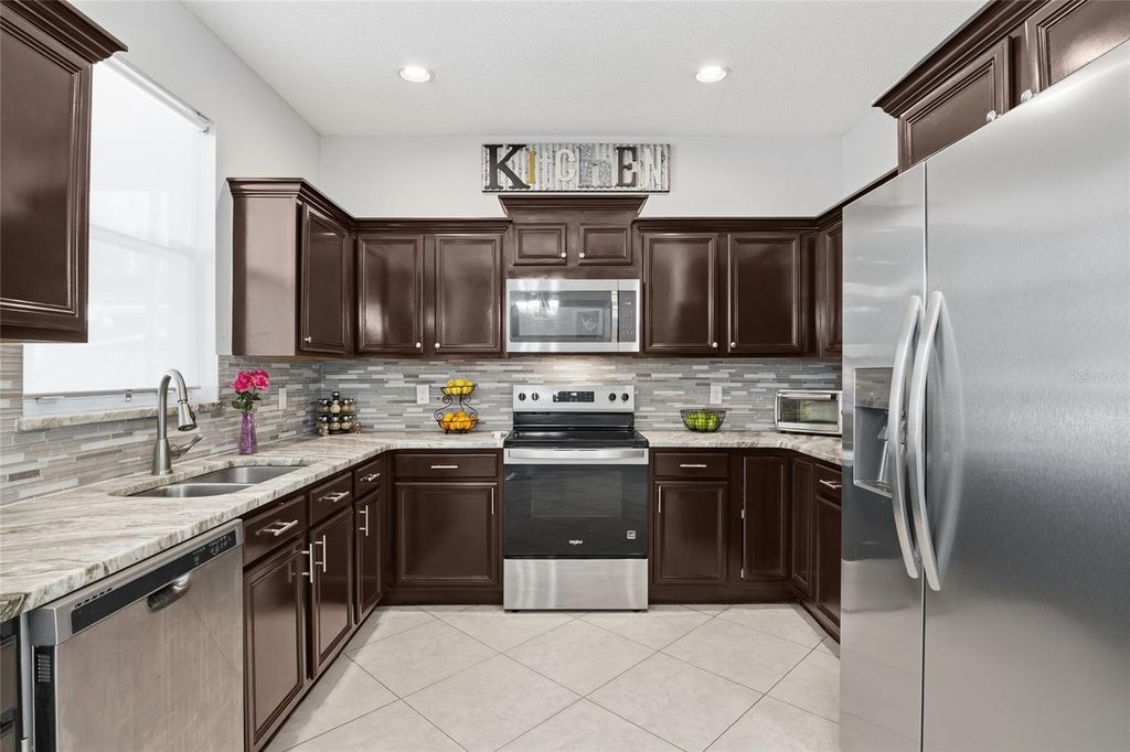 Image 7 of property listing at 930 OAK CHASE DRIVE, Orlando, FL 32828