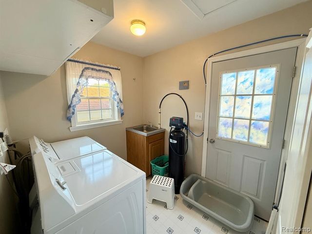 8205 Harrow Court, Northville, MI 48167