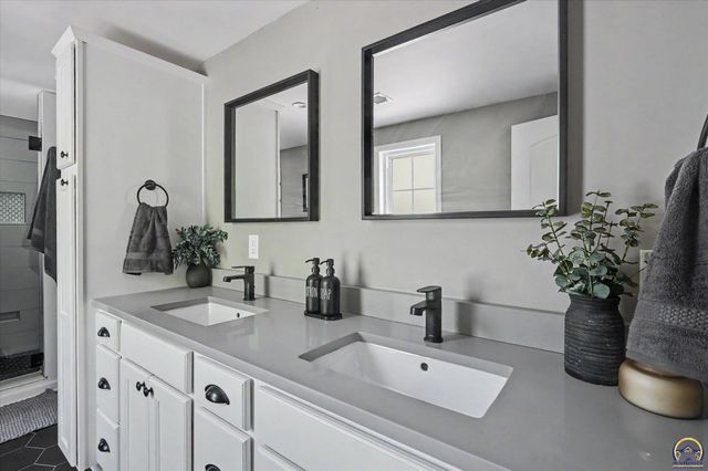 1526 Vermont, Lawrence, KS 66044