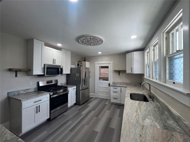 914 17TH STREET W, Bradenton, FL 34205