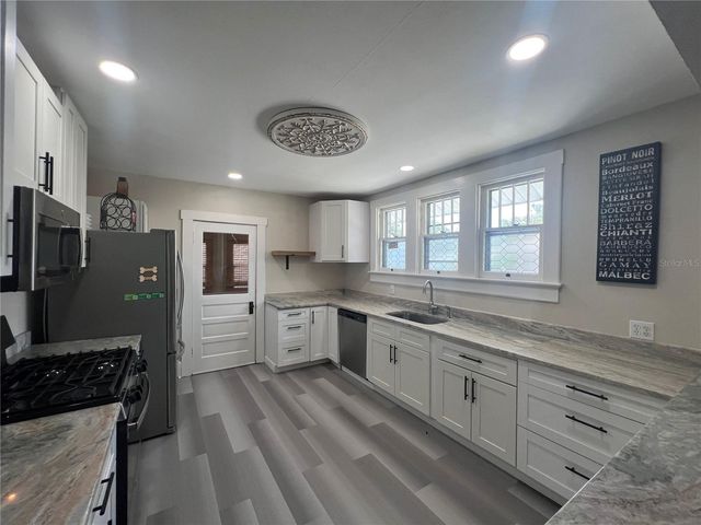 914 17TH STREET W, Bradenton, FL 34205