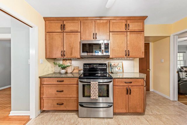 1970 N 166th STREET, Brookfield, WI 53005