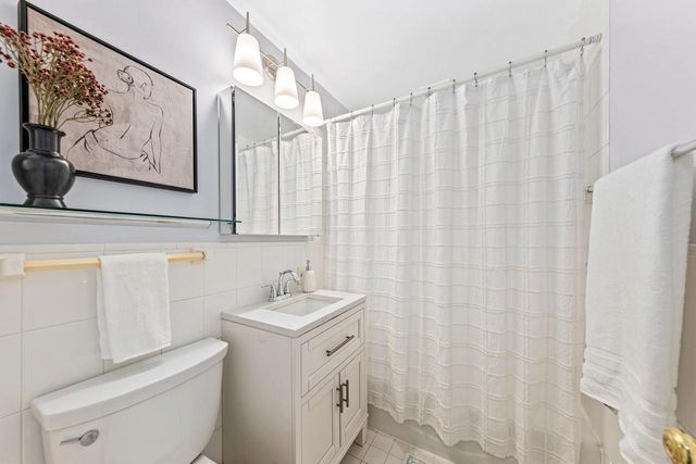 1970 N 166th STREET, Brookfield, WI 53005