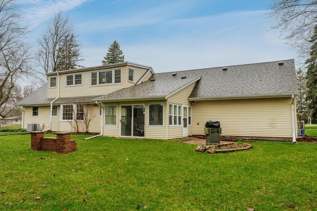 1970 N 166th STREET, Brookfield, WI 53005