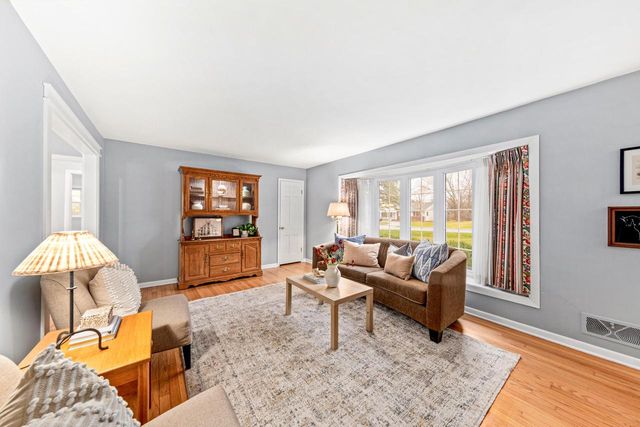 1970 N 166th STREET, Brookfield, WI 53005