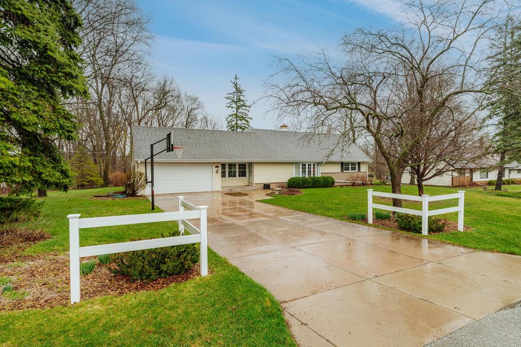 1970 N 166th STREET, Brookfield, WI 53005