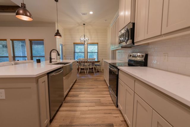1013 Churchill Lane, Millsap, TX 76066