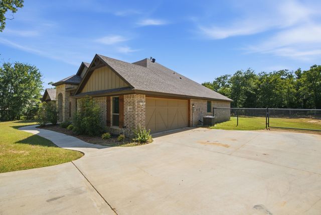 1013 Churchill Lane, Millsap, TX 76066