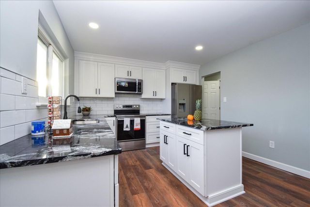 3808 Red Fox DR, Roanoke, VA 24017