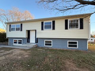 3808 Red Fox DR, Roanoke, VA 24017