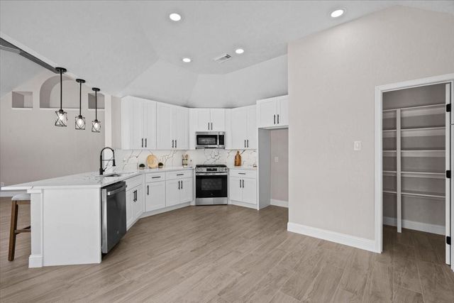 105 Barrington Pointe Court, League City, TX 77573