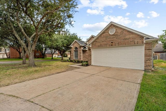 105 Barrington Pointe Court, League City, TX 77573