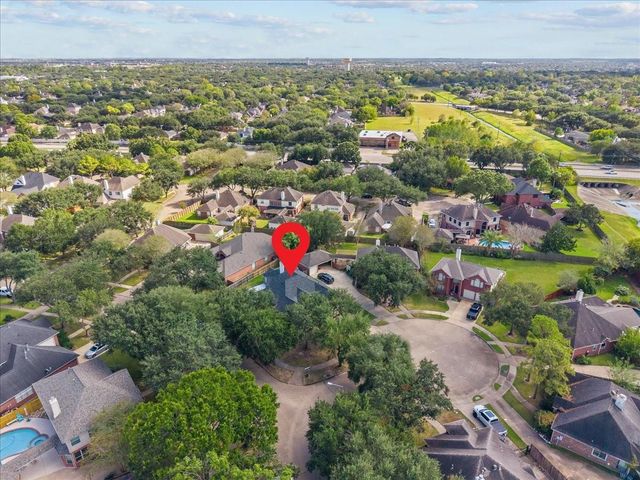 105 Barrington Pointe Court, League City, TX 77573