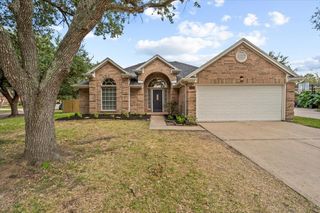 105 Barrington Pointe Court, League City, TX 77573