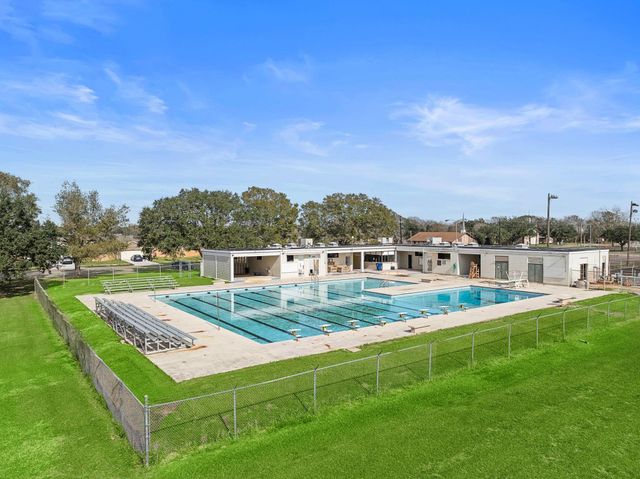 1112 Independence Avenue, Bay City, TX 77414